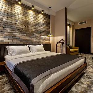 https://hotel-adamo.alltbilisihotels.com
